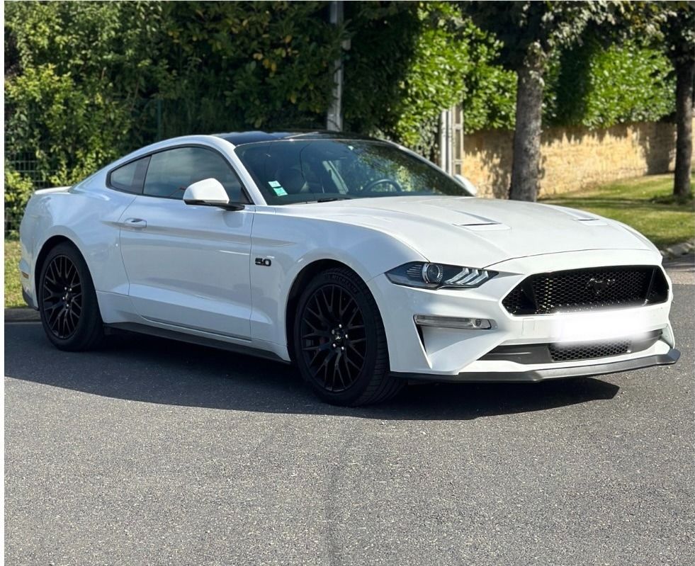Ford Mustang blanche
